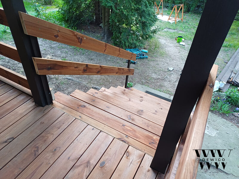 Balkon ze schodami – schody